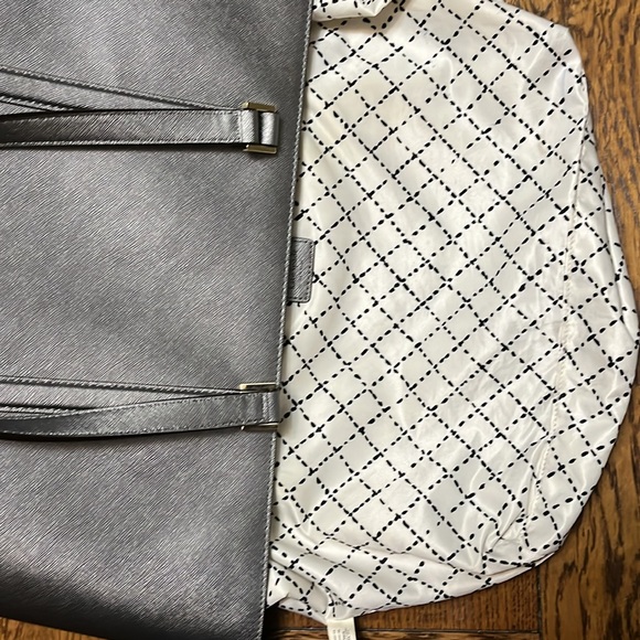 Kate Spade- Newbury
Lane Dally Extra Large Leather Tote (Pewter) - Picture 11 of 14